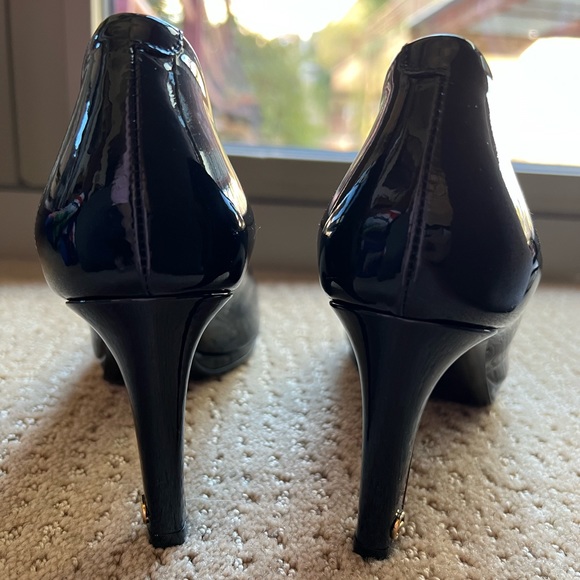 Almost New Gucci GG Navy Patent platform heels - Picture 10 of 15